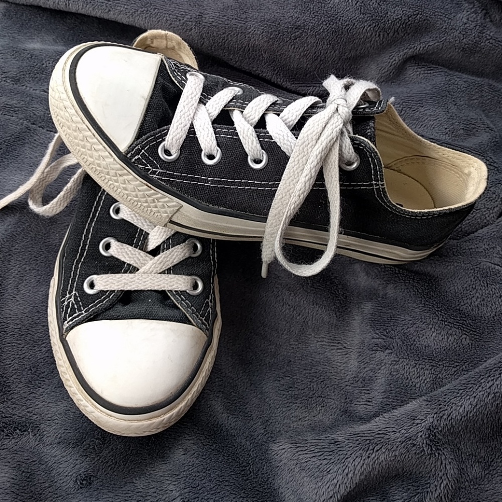 Black Converse!
